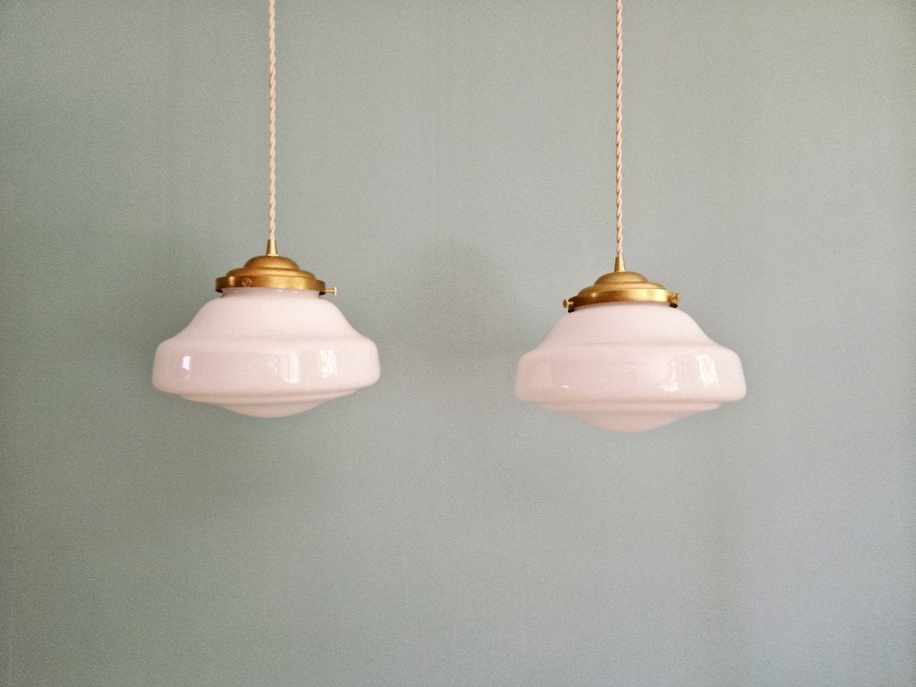 Paire de suspensions Art Déco en opaline blanche, Antiquités & Art, Antiquités | Éclairage, Enlèvement