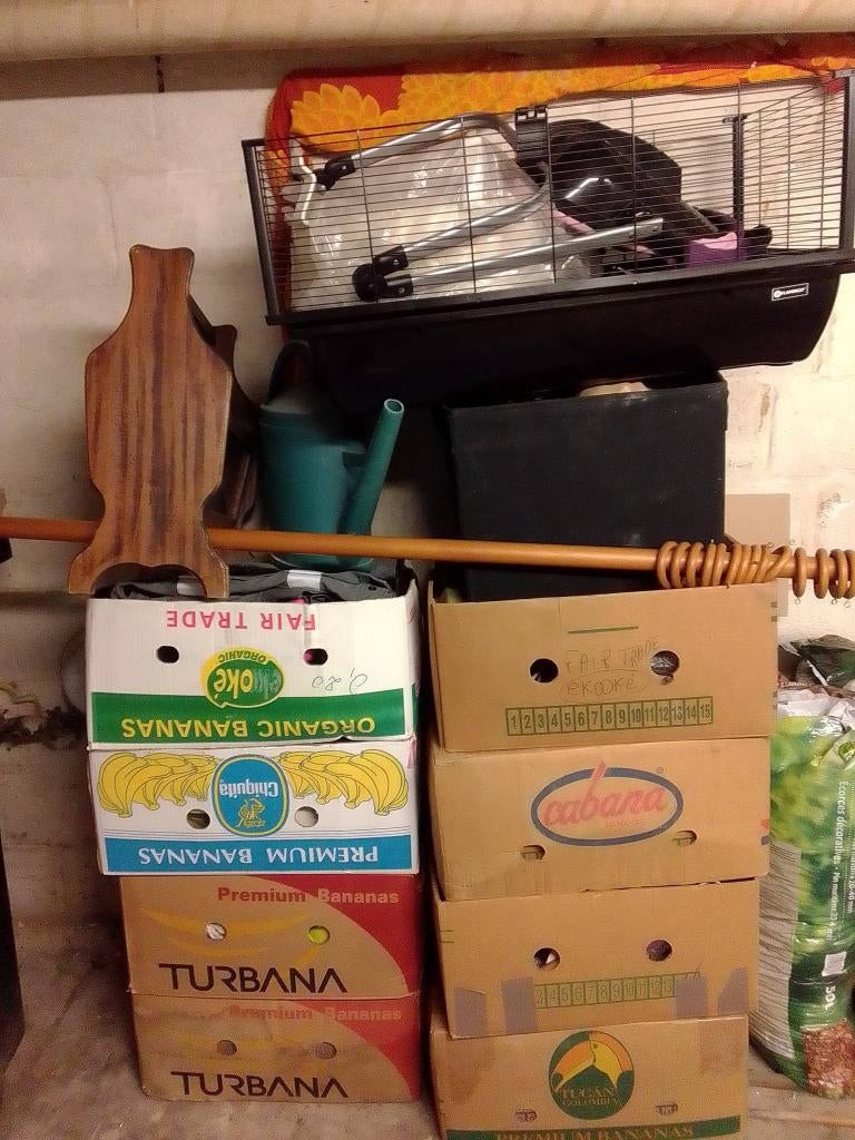 Lot brocante 8 caisses, cage rongeur, barre tenture 2m …, Enlèvement, Utilisé
