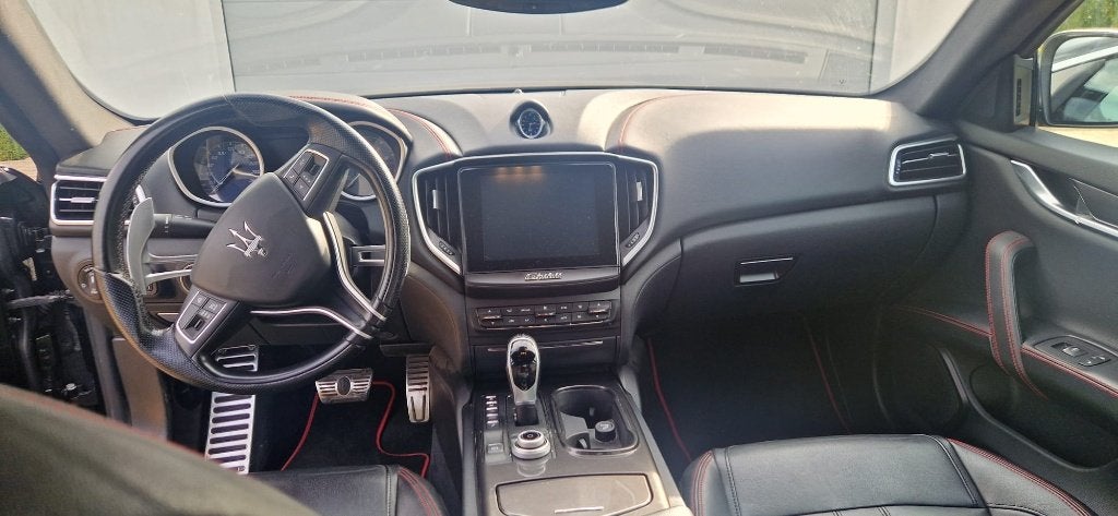 MASERATI  GHIBLI  3.0 V6 - Twin Turbo Gran Sport - Benzine, Auto's, Automaat, 207 g/km, 257 kW, Zwart