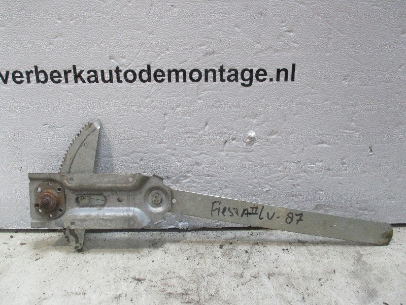 RAAMMECHANIEK HAND LINKS 3 deurs Ford Fiesta 2, Gebruikt, Henry-Ford-Straße  1
50735  Köln, DE, Ford-Werke GmbH, Kunden@ford.com