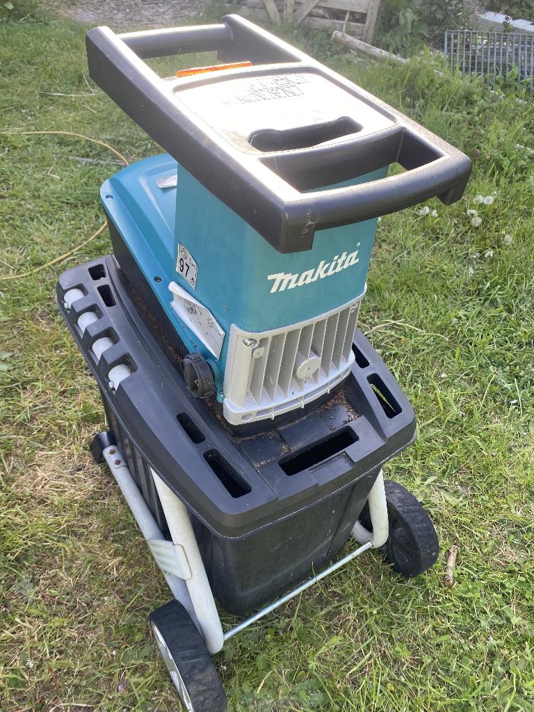 elektrische hakselaar snoeihout Makita, Tuin en Terras, Ophalen, Gebruikt, Makita, Met opvangbak