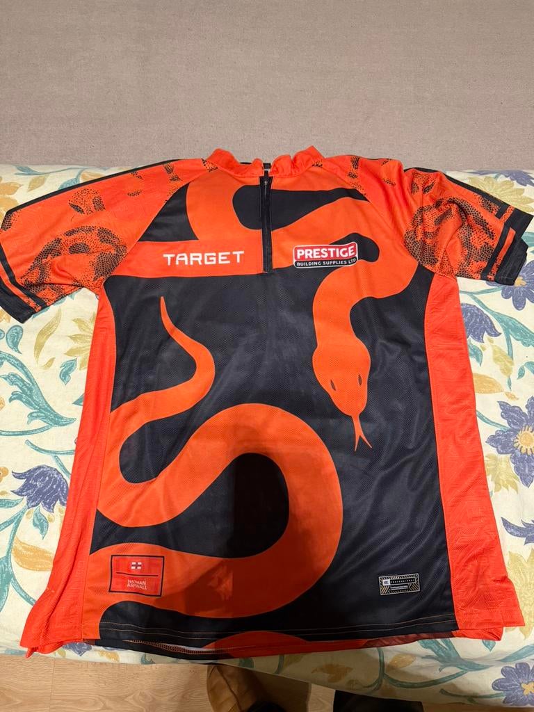 Gesigneerd shirt The asp - Rotterdam, Sport en Fitness, Darts, Ophalen, Zo goed als nieuw