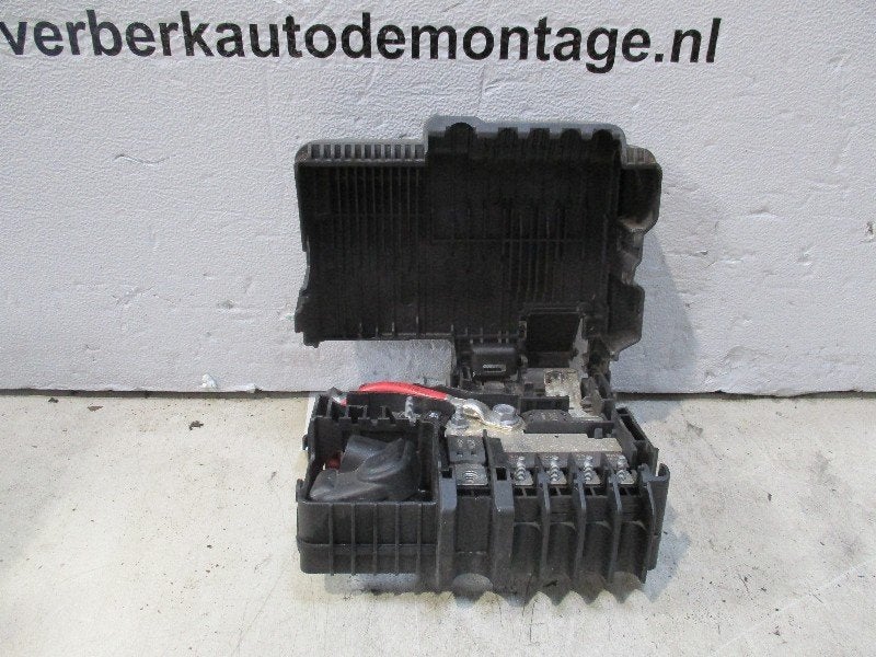 ZEKERINGKAST op de accu Opel Adam (13371567), Gebruikt, Opel, Opel Automobile GmbH, Kontakt-opel@opel.com