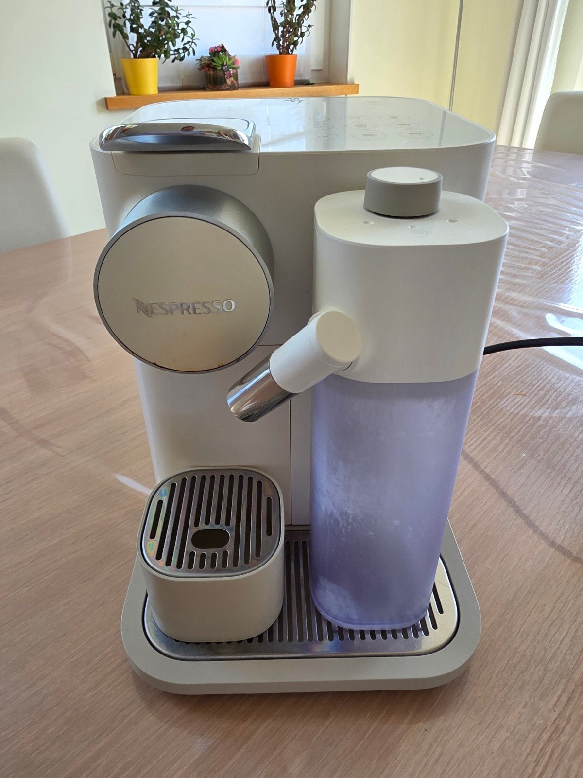 Nespresso Grand Latissima, Electroménager, Enlèvement, Utilisé, Machine à espresso, Dosettes et capsules de café