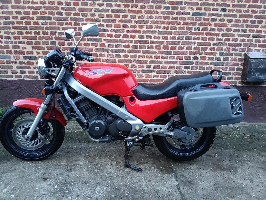 MOTEURS HONDA NTV650, Occasion, Plus de 35 kW, Permis Moto A1 minimum, 2 cylindres