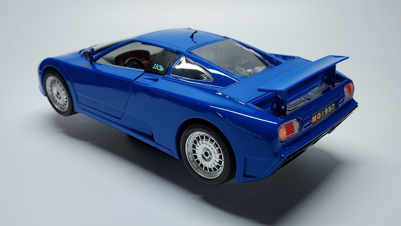Burago Bugatti EB110, Hobby & Loisirs créatifs, Enlèvement ou Envoi, Comme neuf, Voiture, Burago