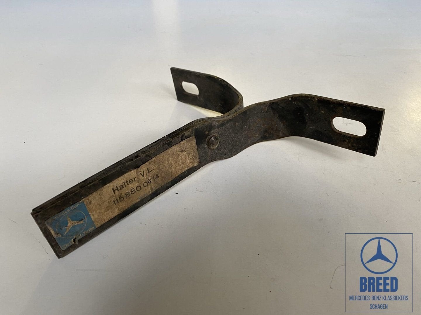 NOS bumpersteun links voor Mercedes-Benz W114 W115 /8, Autos : Pièces & Accessoires, Neuf, -, -, Enlèvement ou Envoi