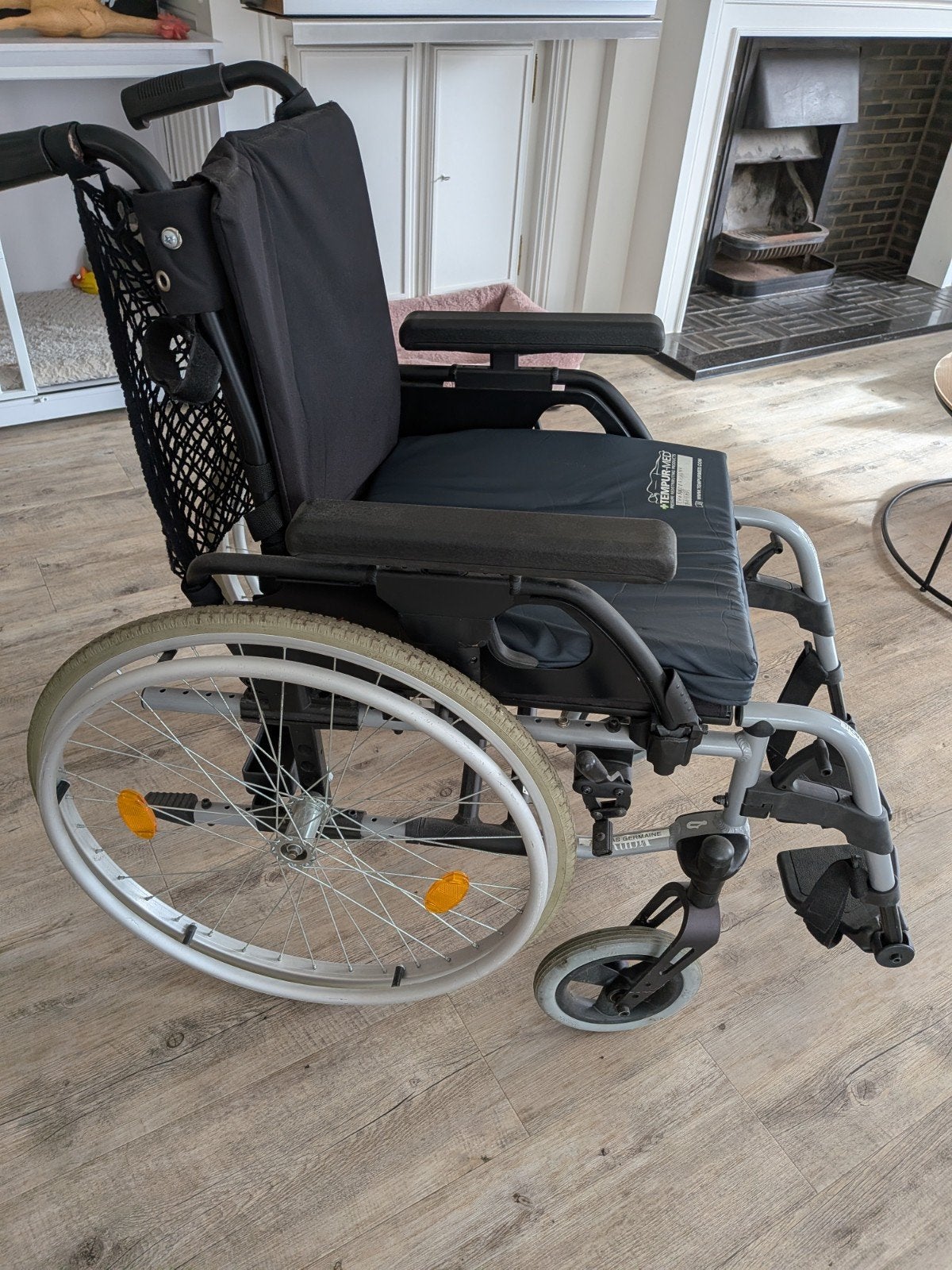 Opvouwbare rolstoel Breezy + Tempur kussen, Diversen, Ophalen, Inklapbaar, Zo goed als nieuw, Duwrolstoel