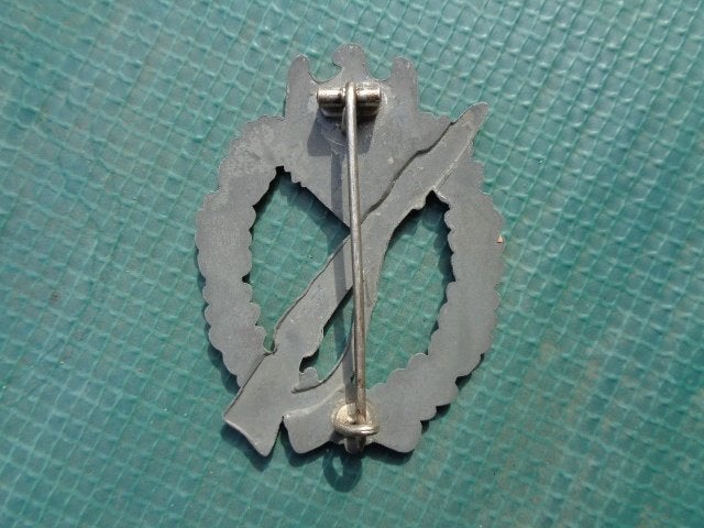 ISA medaille zilver , naaldsysteem + naaldhaak intact, Verzamelen, Ophalen of Verzenden, Landmacht, Lintje, Medaille of Wings