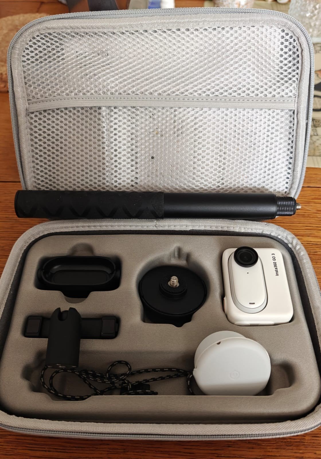 Insta360 GO 3 - Comme neuve - Pack complet avec accessoires, Enlèvement