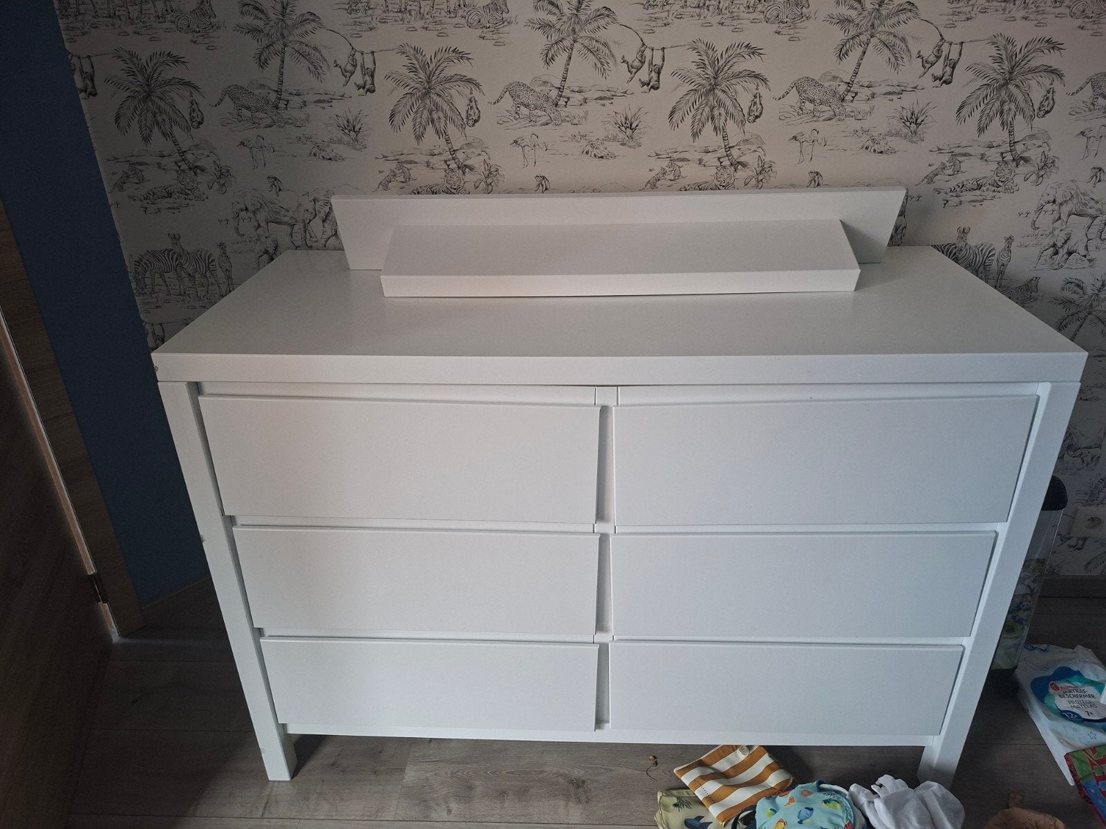 Bopita commode met wandplank, Ophalen
