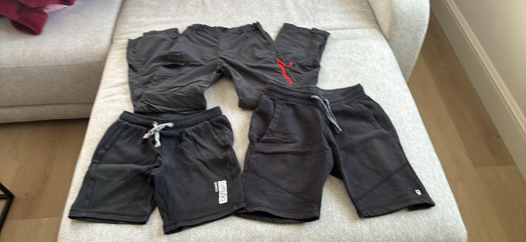 2 shorts en 1 wandelbroek maat 140, Ophalen of Verzenden, Gebruikt, Broek