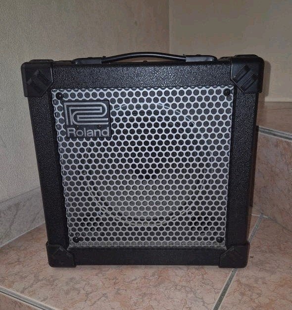 Roland Cube-15 gitaarversterker – Zo goed als nieuw, Muziek en Instrumenten, Versterkers | Bas en Gitaar, Ophalen, Zo goed als nieuw