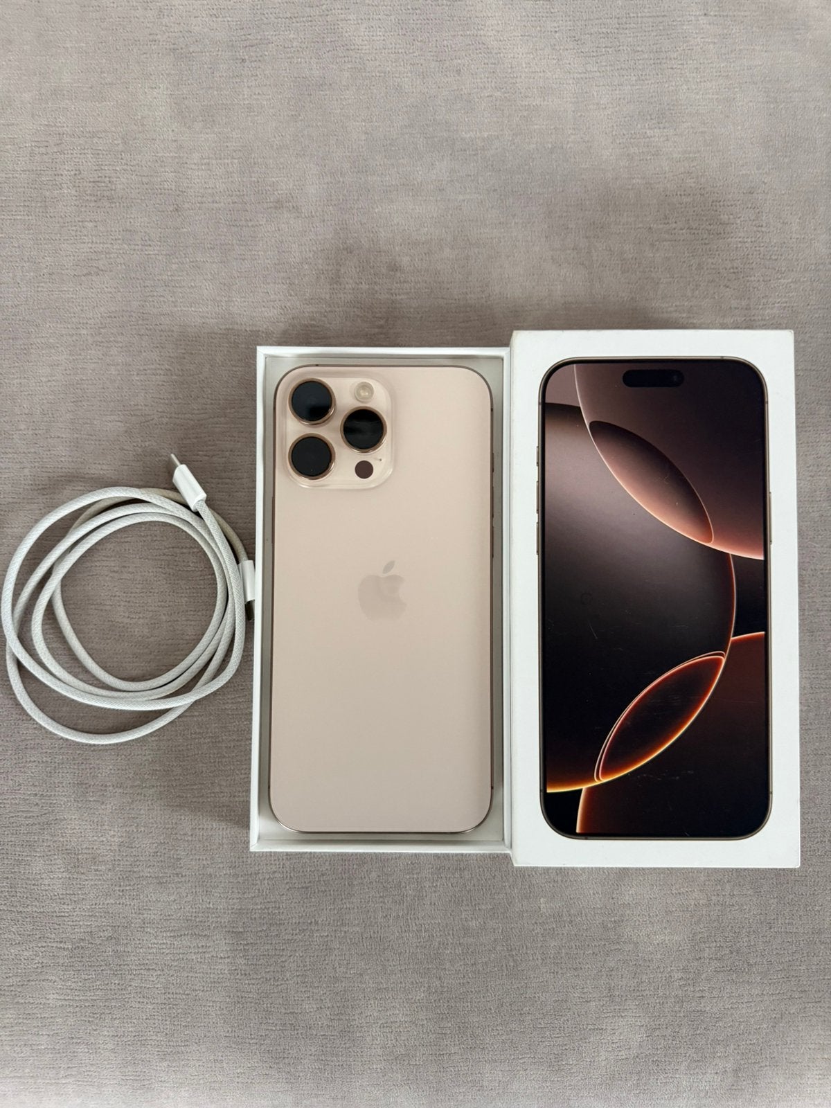 iPhone 16 Pro Max 256 Go - Desert Titanium, Télécoms, Enlèvement ou Envoi, Or, IPhone 16 Pro Max, Comme neuf