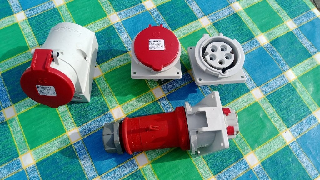 380 volt stekkers, Ophalen, Zo goed als nieuw, Stekker