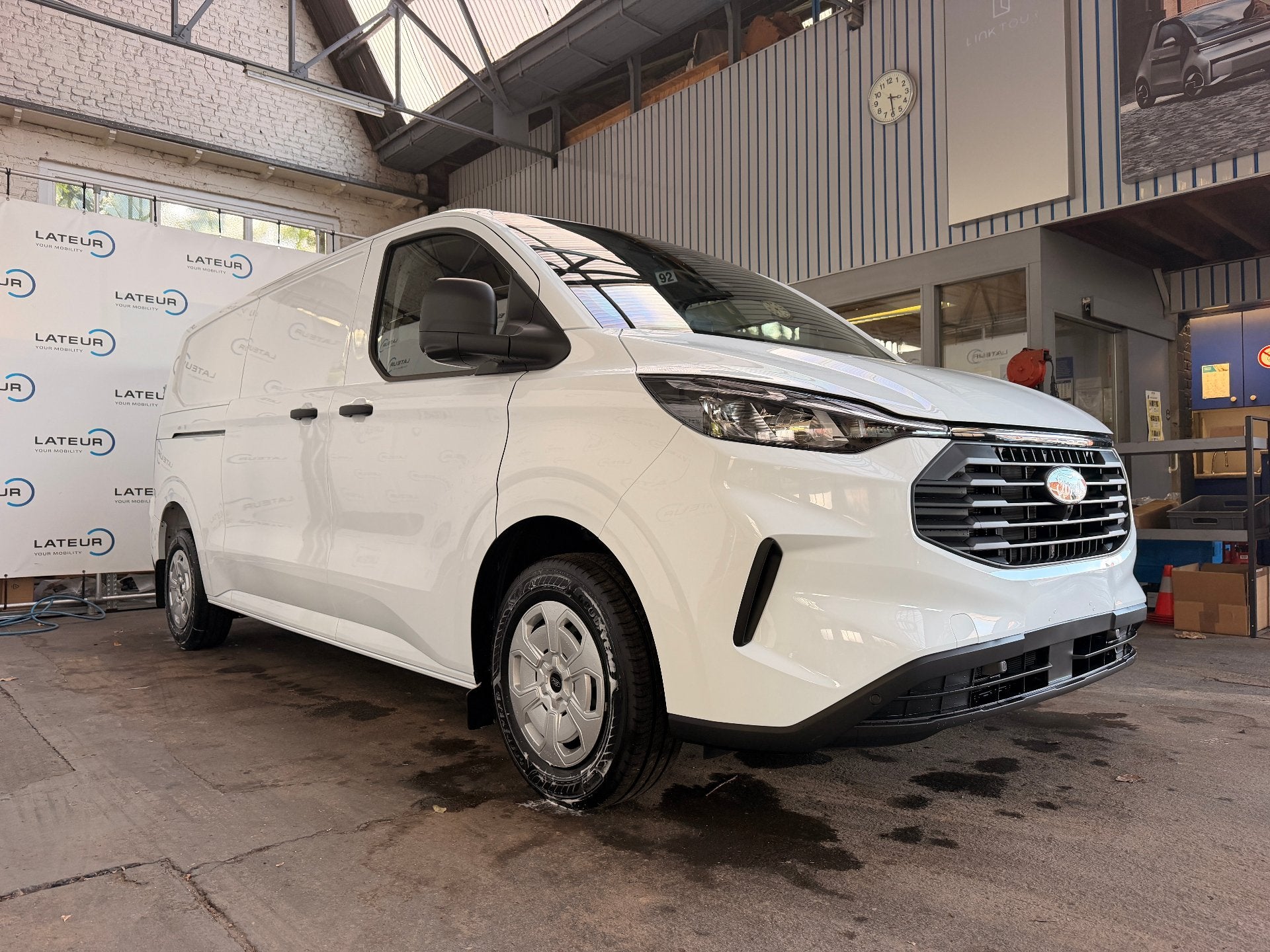 Ford Transit Custom 320L Trend 2.0 TD 136pk / 100Kw M6, Autos, 100 kW, Achat, Euro 6, 3 places