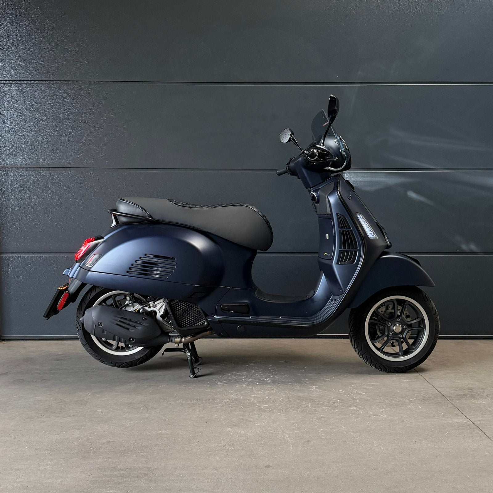 Vespa GTS 125 SuperTech 2025 Custom - écran TFT - 4000 km, Motos, Scooter, Entreprise, ABS, Neuf
