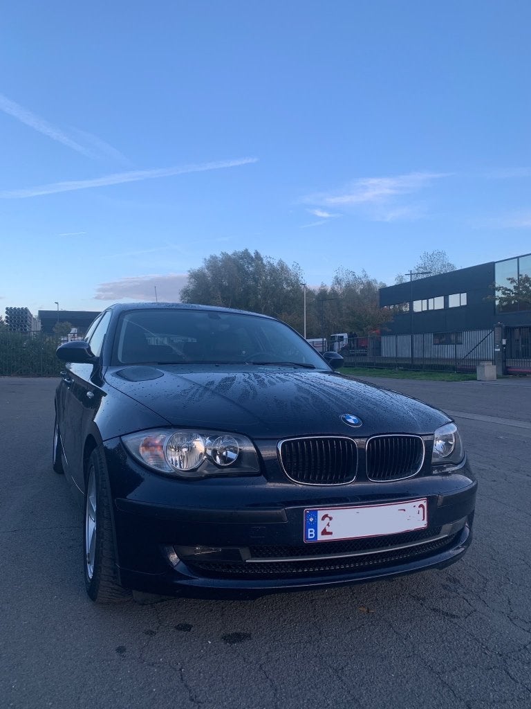 BMW 118d e87, Autos, Achat, Boîte manuelle, Entretenue par le concessionnaire, Noir