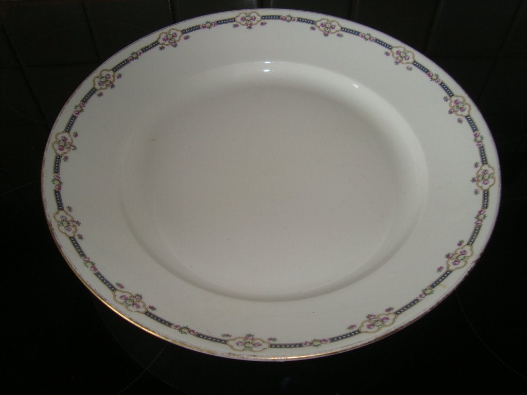 Plat rond en porcelaine., Antiquités & Art, Enlèvement