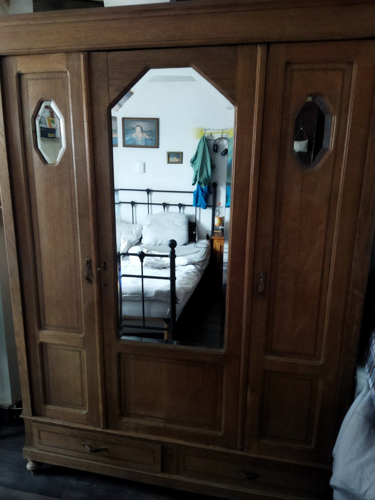 garde robe ancienne en chaîne, Enlèvement