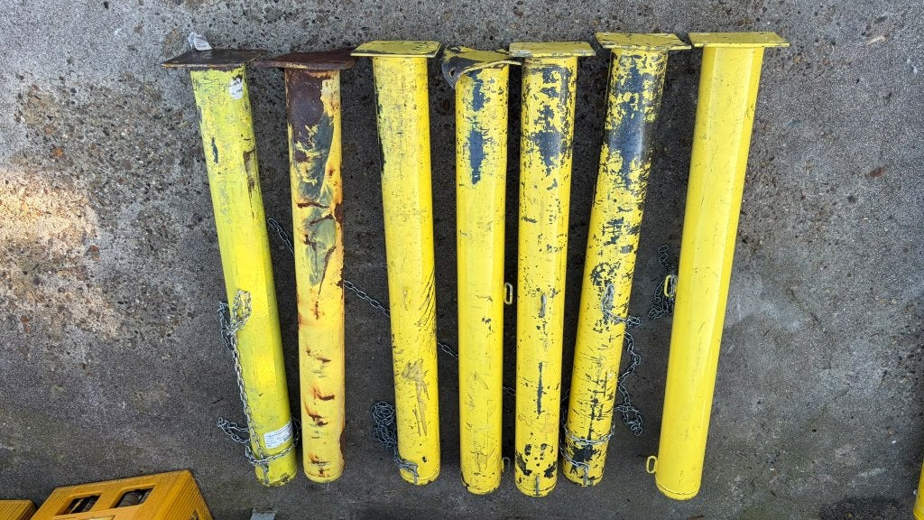 7 stalen afzetpalen aanrijdpalen 100 cm met voetplaat, Ophalen, Gebruikt, Minder dan 180 cm, Palen