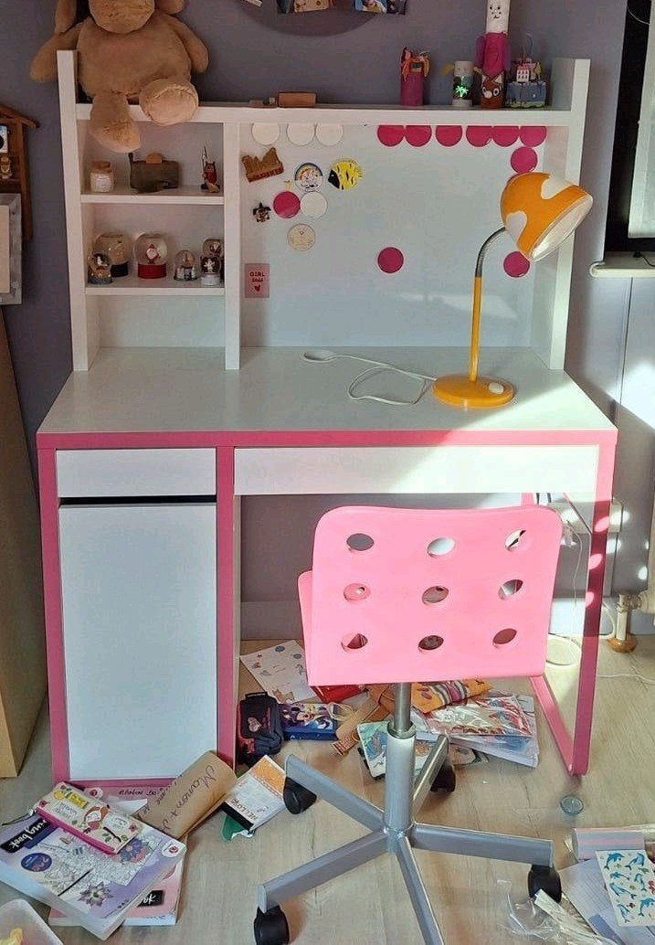 bureau enfant ikea + chaise, 105 cm, Classique, 50 cm, Avec tiroirs
