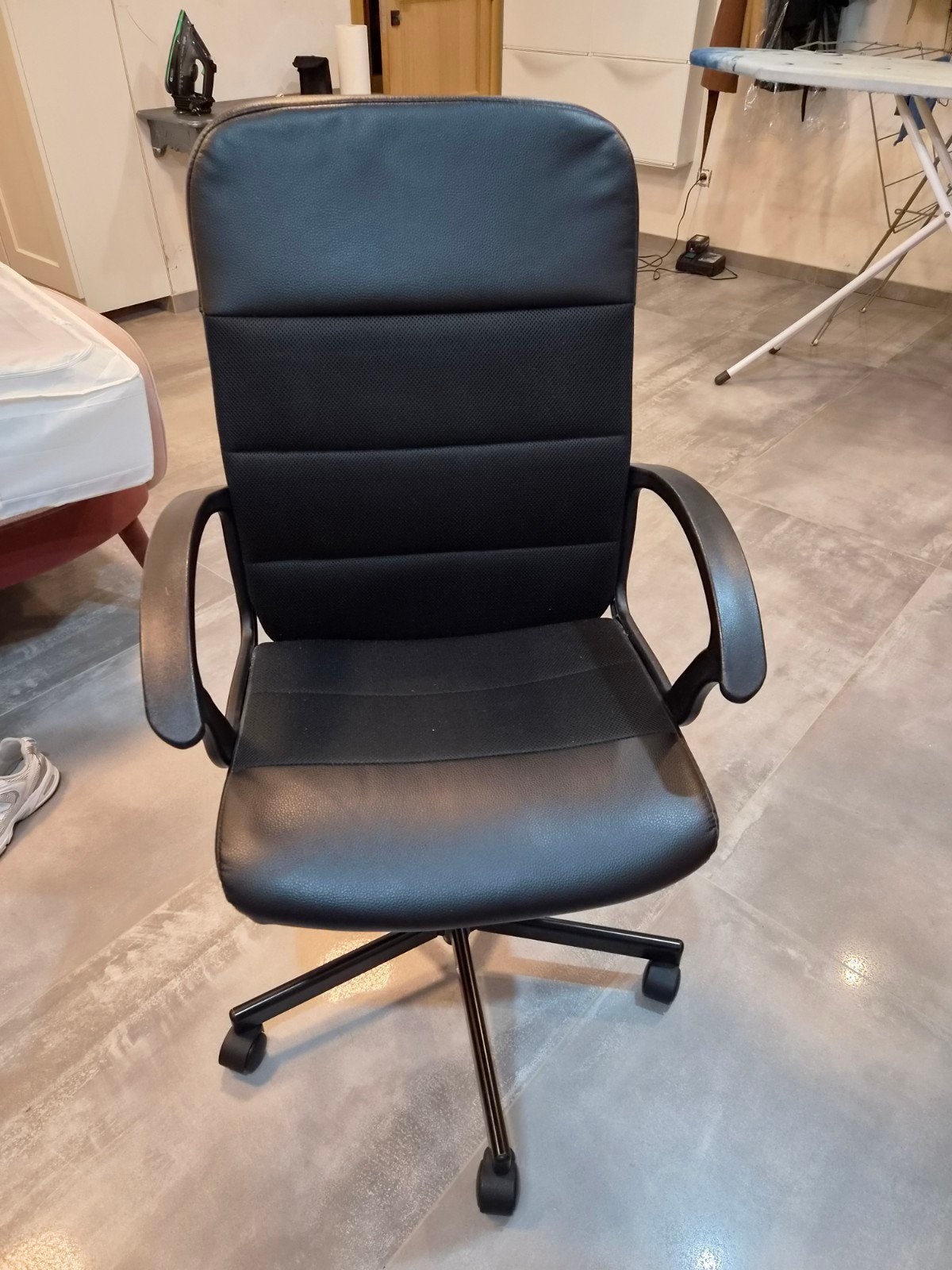Fauteuil / Chaise de bureau ergonomique noir à roulettes – T, Maison & Meubles, Chaises de bureau, Enlèvement, Ergonomique, Noir