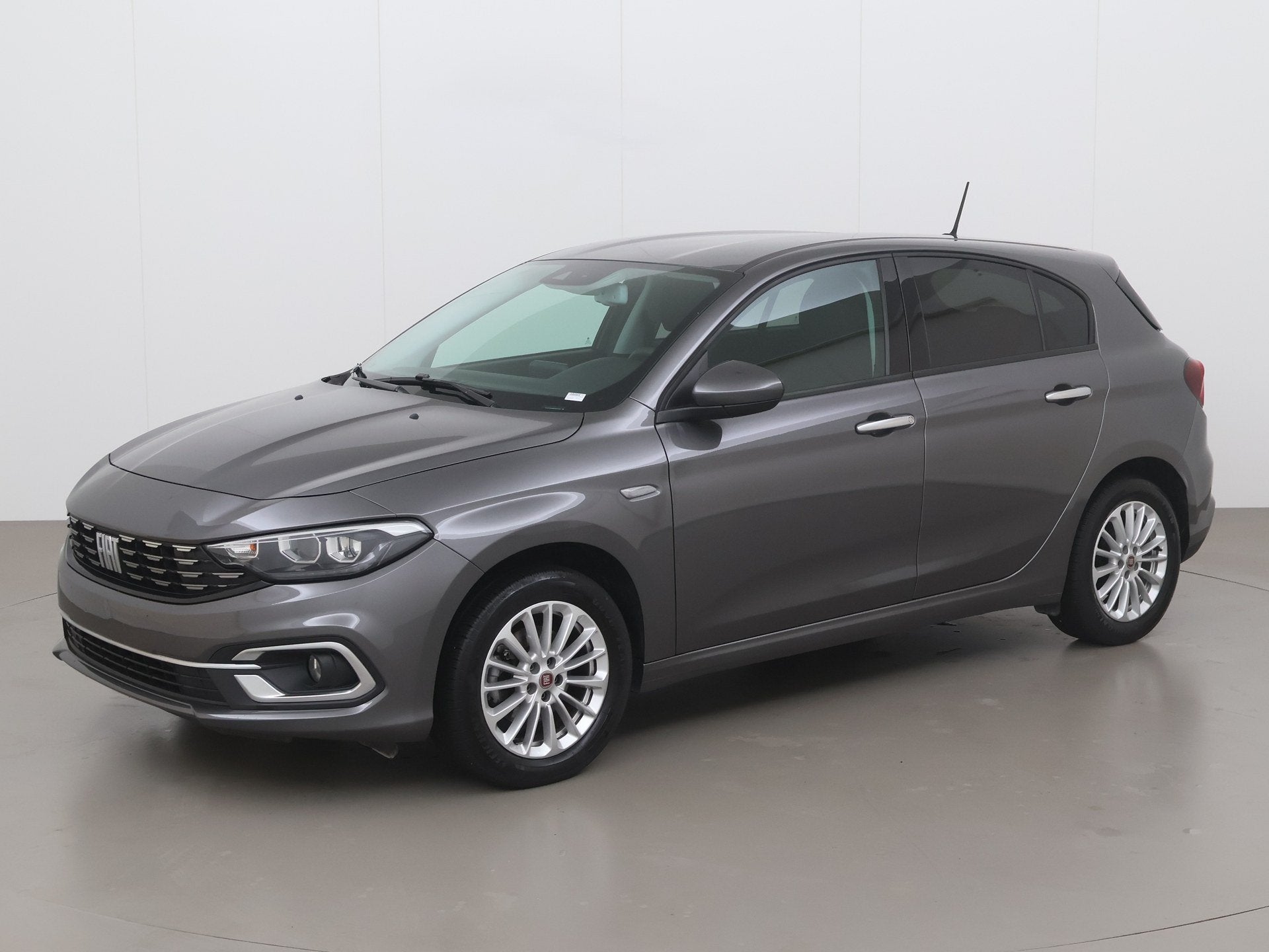 Fiat Tipo Hatchback t firefly life 101, Autos, Argent ou Gris, Achat, Entreprise, Boîte manuelle