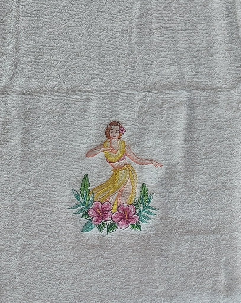 Drap de bain blanc avec une vahiné brodée, Maison & Meubles, Neuf, Autres marques, Enlèvement ou Envoi, Drap de bain