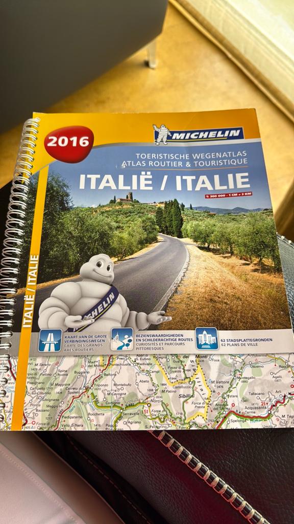 Toeristische wegenatlas Italië, Boeken, Ophalen, Zo goed als nieuw, Italië