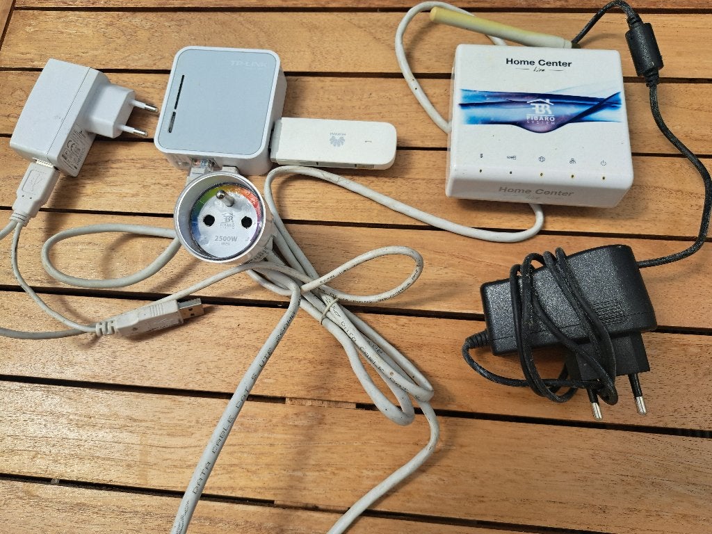 Fibaro Home center +Wall plug, Enlèvement, Comme neuf