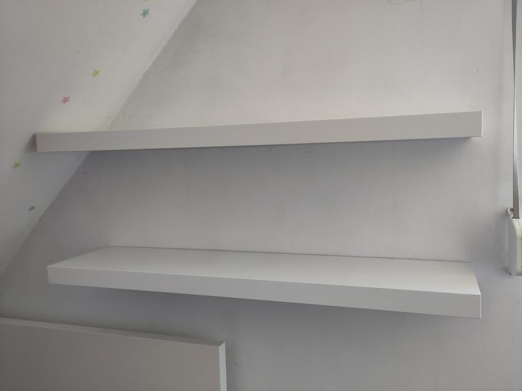 2 zwevende wandplanken, Ophalen, Zo goed als nieuw