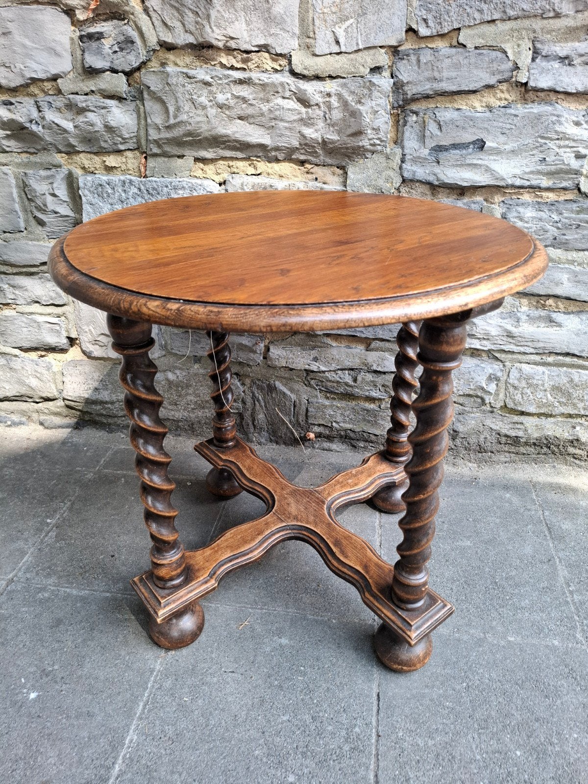 Ancienne table ronde en chêne – pieds torsadés, Enlèvement