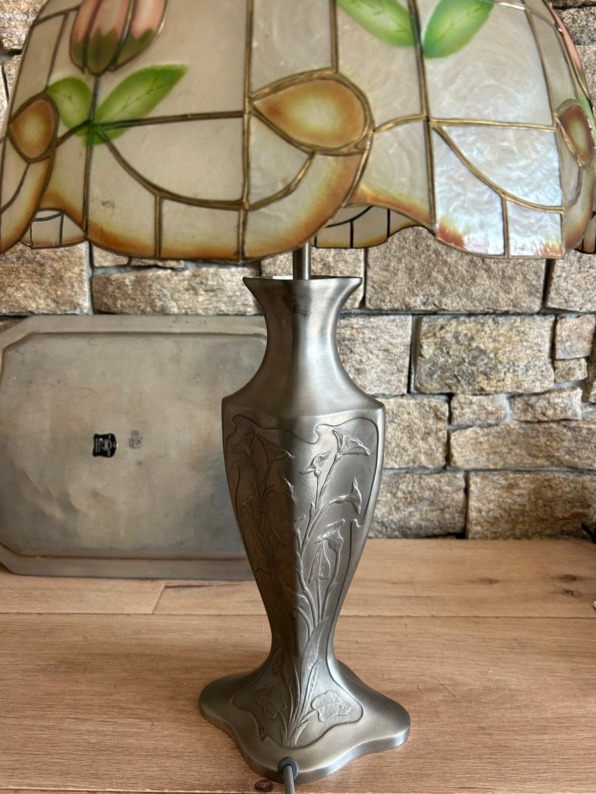 Lampe en etain, Enlèvement