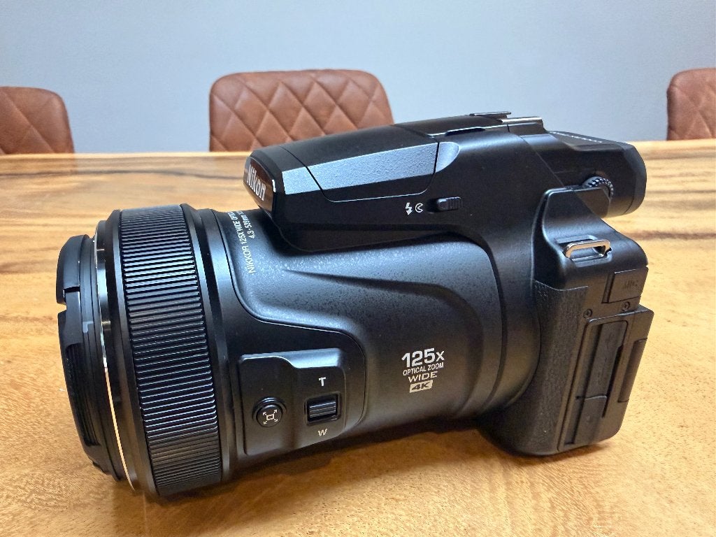 Nikon Coolpix P1100, Enlèvement, Comme neuf, Câble USB, Nikon