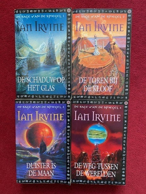 IAN IRVINE DE SAGA VAN DE SPIEGEL DE COMPLETE SERIE IN GOEDE, Boeken, Ophalen of Verzenden