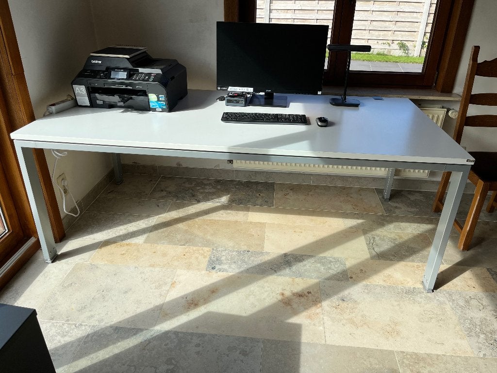 Bureautafel, Ophalen, Zo goed als nieuw