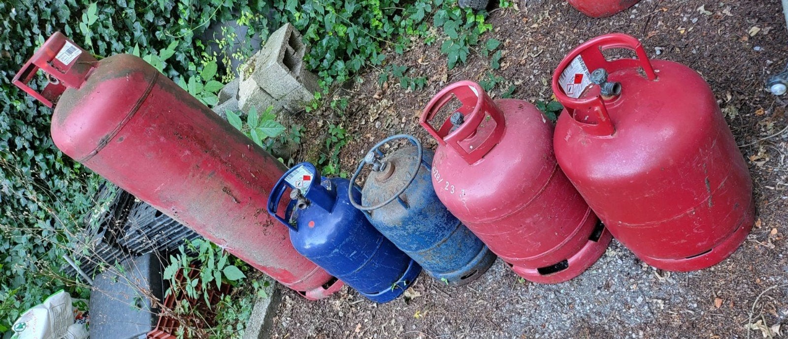 Lot de 5 bonbonnes de gaz vides, Enlèvement