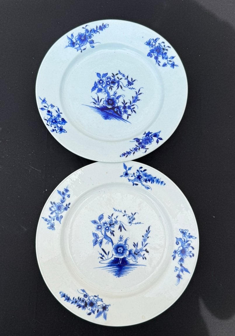 Set van 2 oude blauw-witte porseleinen borden, floraal decor, Ophalen of Verzenden