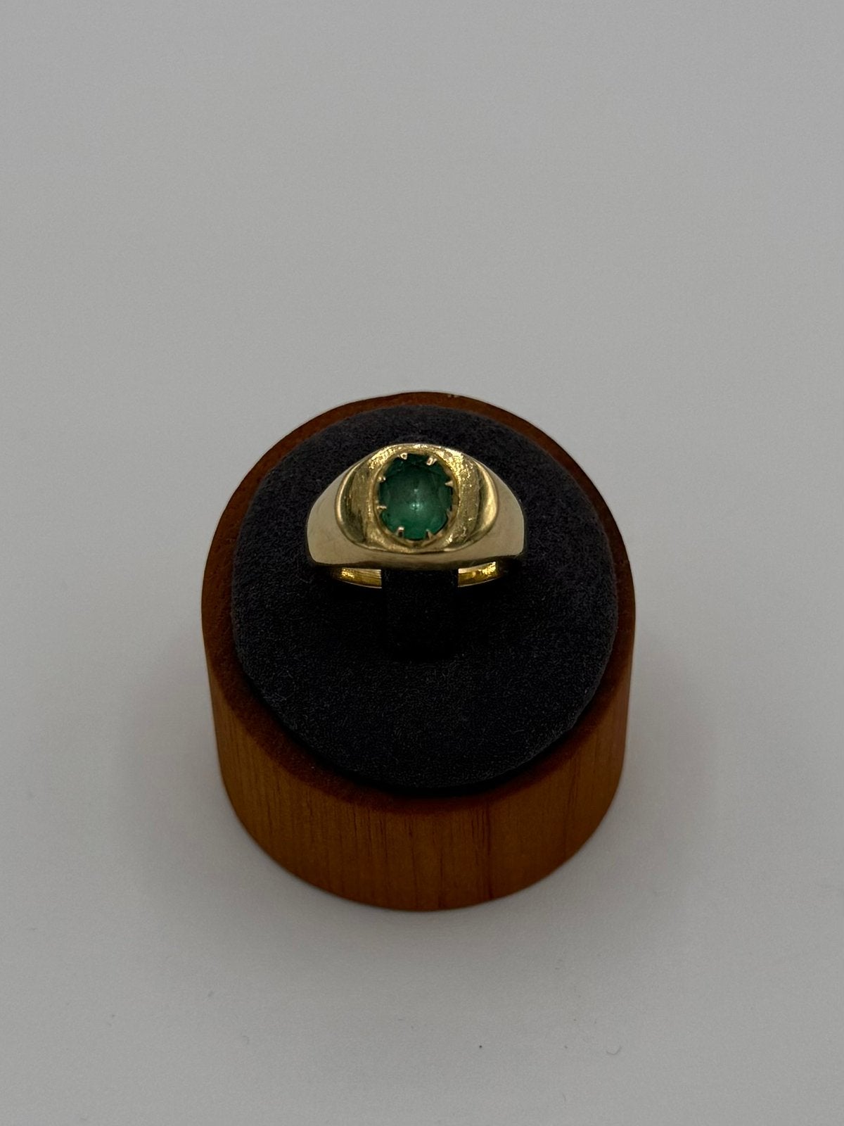 18K Gouden Zegelring met 1.25ct Groene Smaragd – 750, Handtassen en Accessoires, 18 tot 19, Ophalen of Verzenden, Zo goed als nieuw