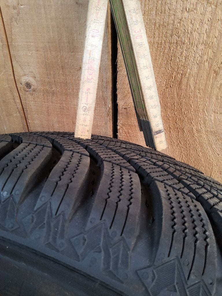Pneus de nege Nissan, Autos : Pièces & Accessoires, Pneus et Jantes, Pneus hiver, 18 pouces, Enlèvement