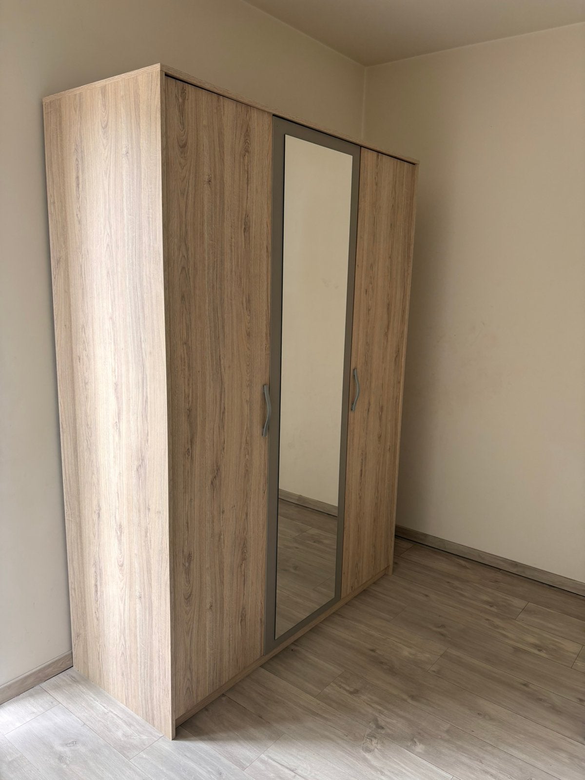 Garde robe, Enlèvement, Comme neuf
