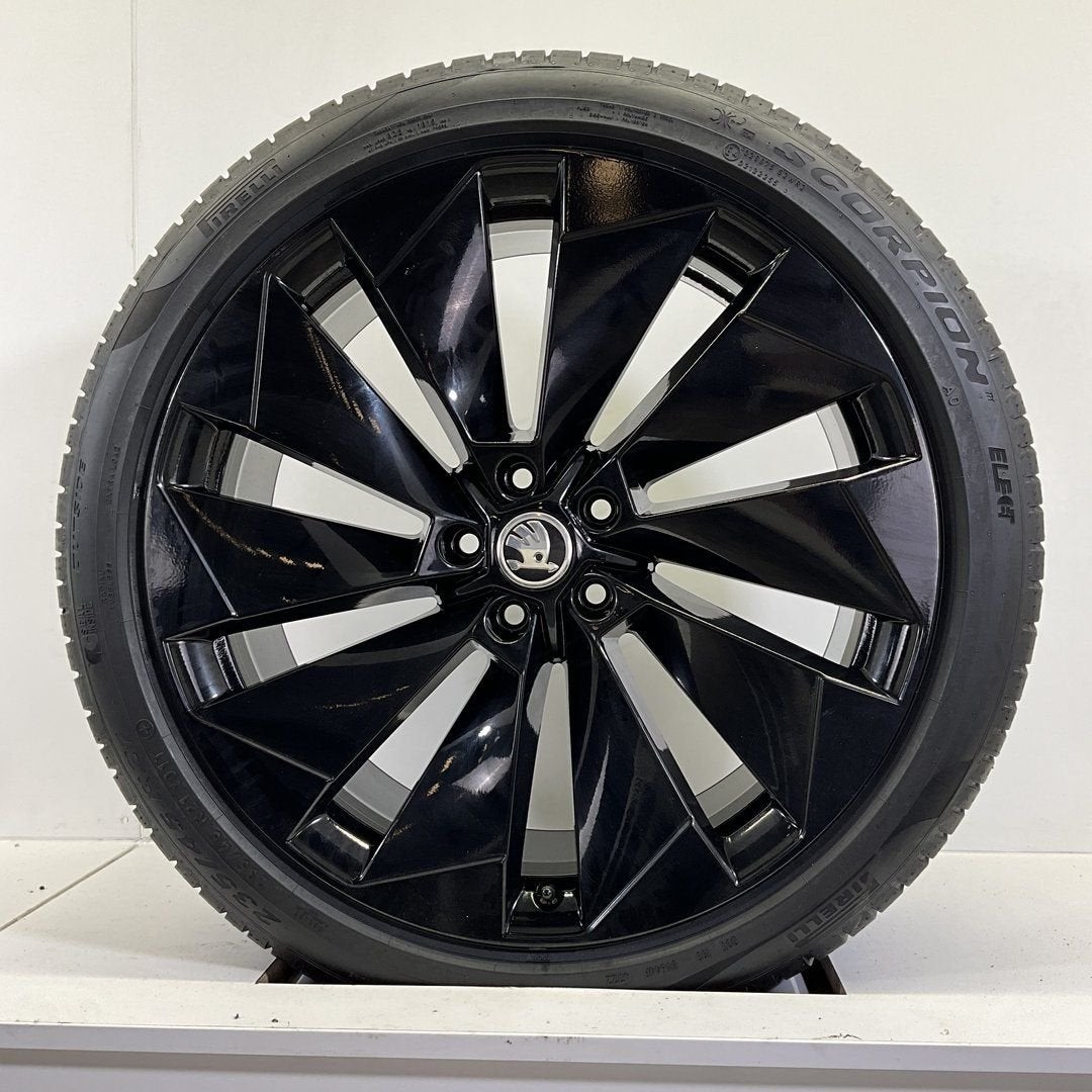 NIEUW SKODA ENYAQ BETRIA VW ID ZOMERBANDEN SET 21 INCH ORIG., Neuf, Pneus et Jantes, Véhicule de tourisme, Pneus été