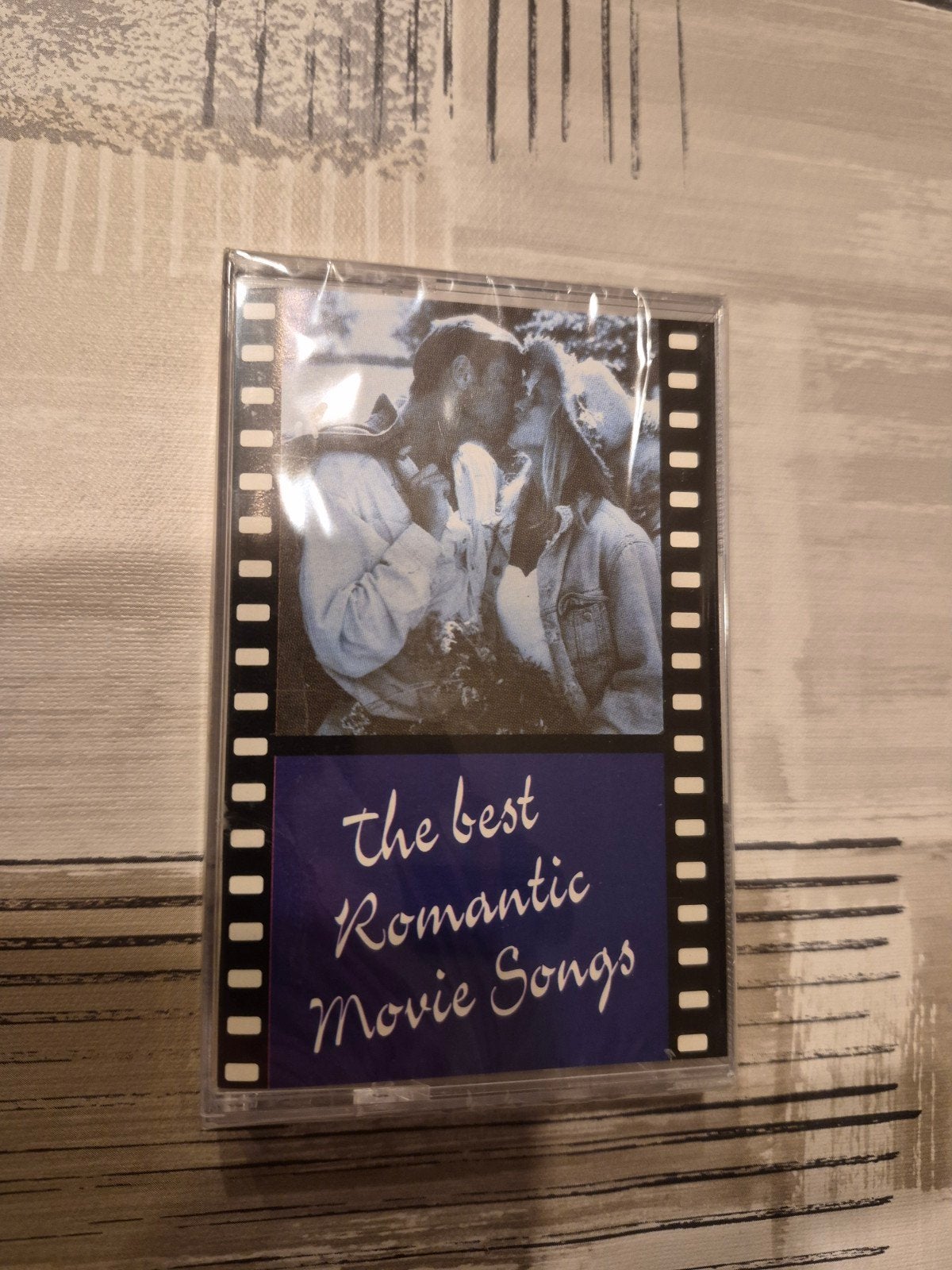 La meilleure cassette de chansons de films romantiques, Enlèvement ou Envoi
