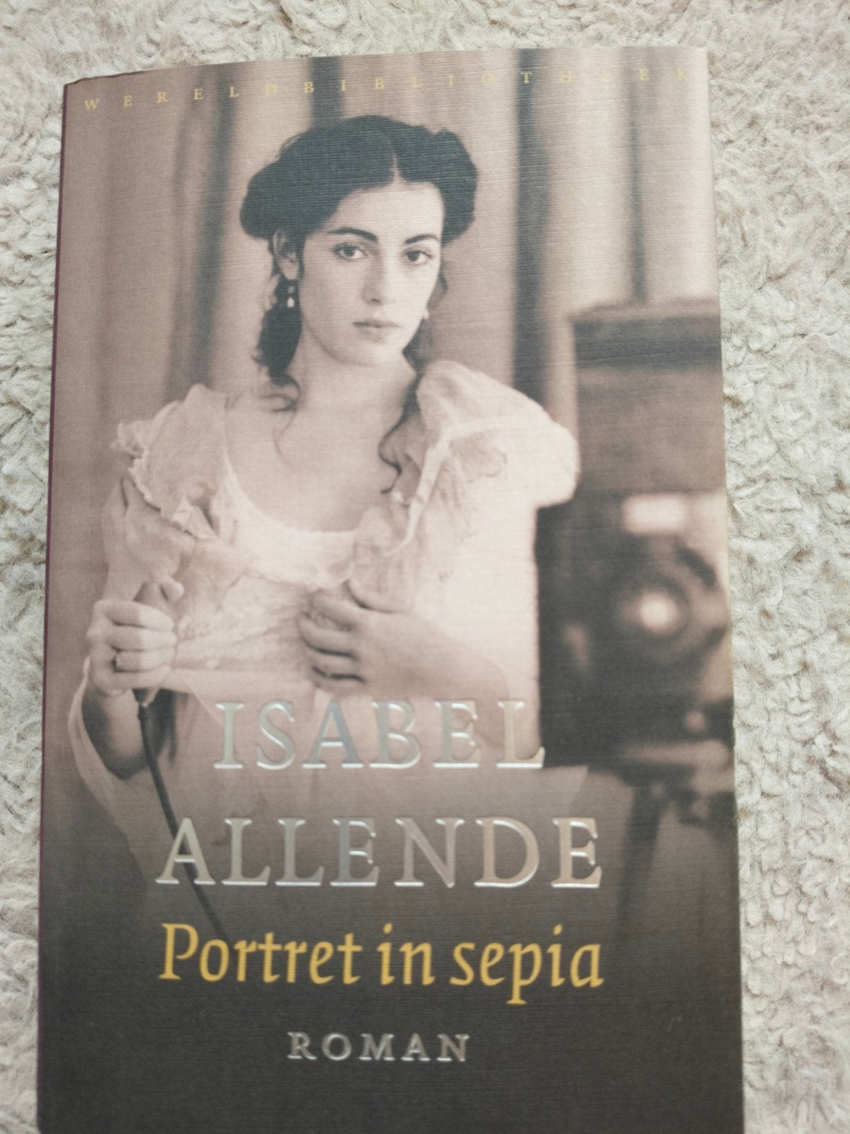 Portret in sepia Isabel Allende, Boeken, Ophalen