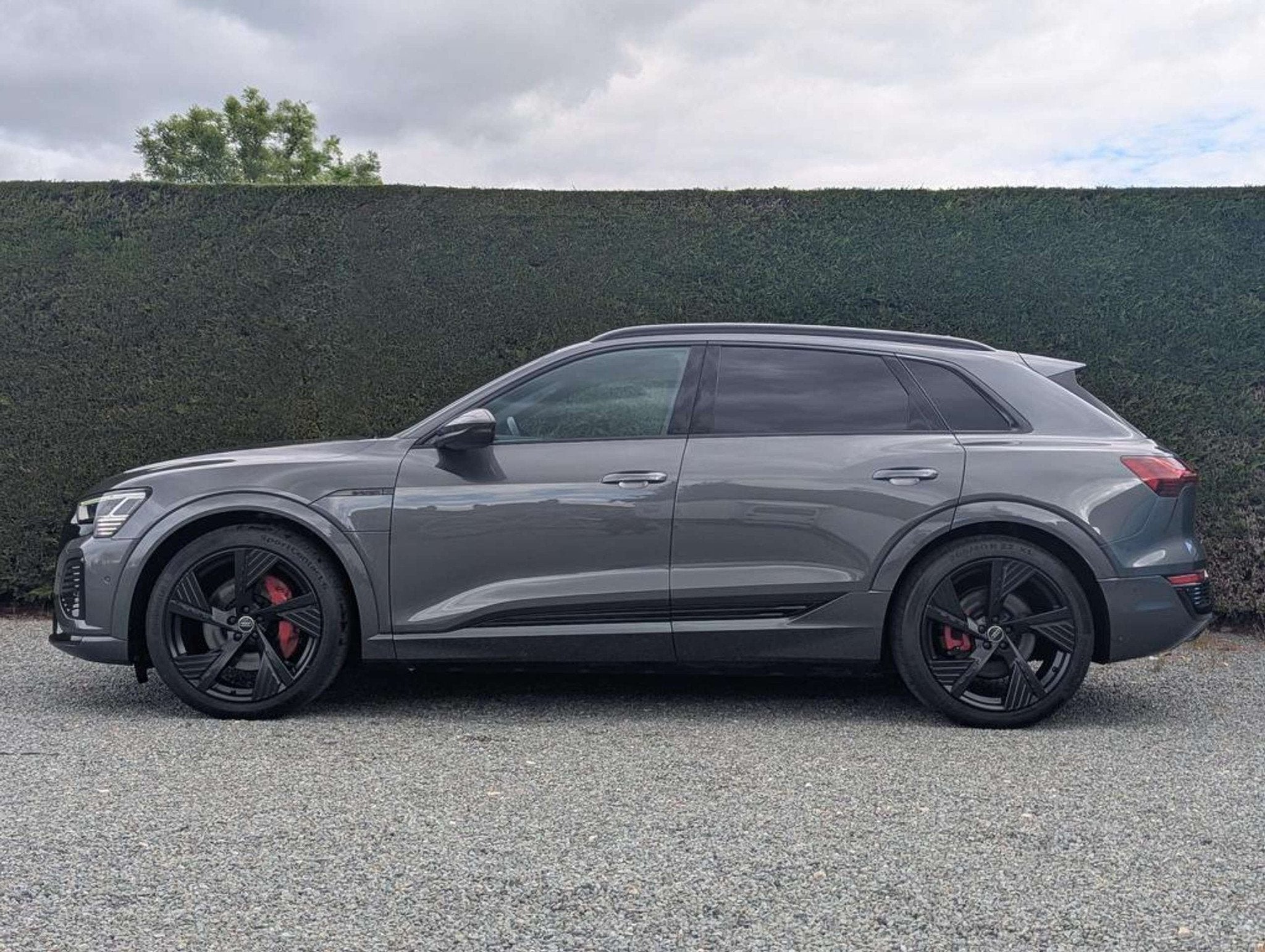 Audi Q8 e-tron S-line- opendak- trekhaak - B&O -114 kWh, Automaat, Stof, Gebruikt, Zwart