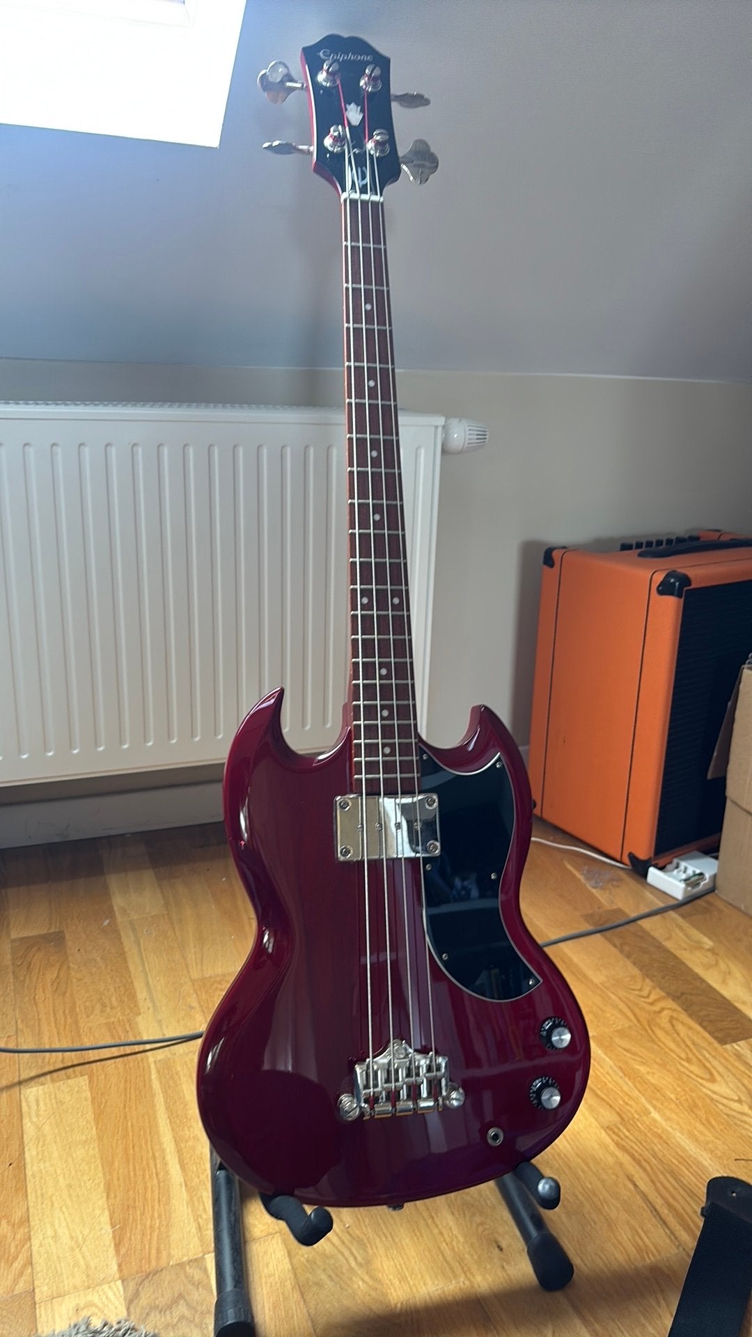 Epiphone EB-3 SG basgitaar + gitaarstand, Muziek en Instrumenten, Snaarinstrumenten | Gitaren | Bas, Ophalen, Zo goed als nieuw