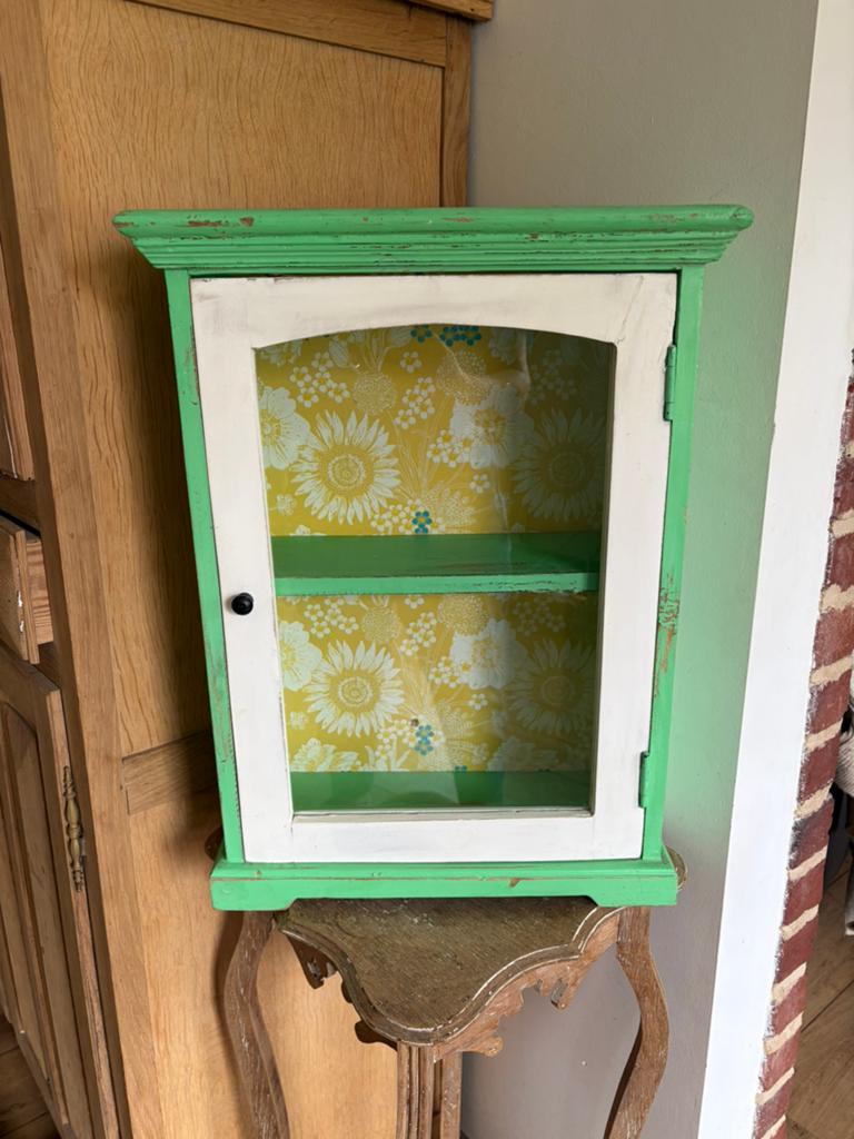 Vintage wandkast, Huis en Inrichting, Ophalen, Zo goed als nieuw