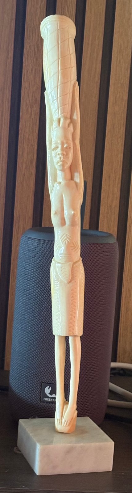 Figurine en corne, Enlèvement
