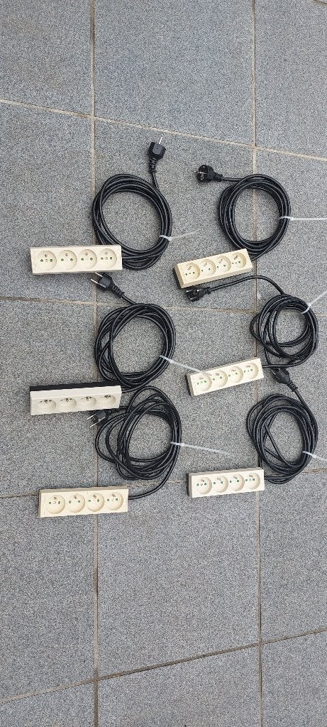 6 Bloc multiprise 4 X 2P+T CABLE 3,5m Vynckier 31220, Enlèvement, Utilisé, Autres marques, Multiprise